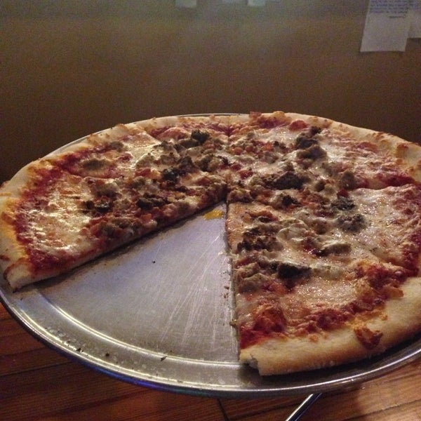 Photo taken at Nona&#39;s Pizza N. Mesa by Alexx R. on 11/20/2013
