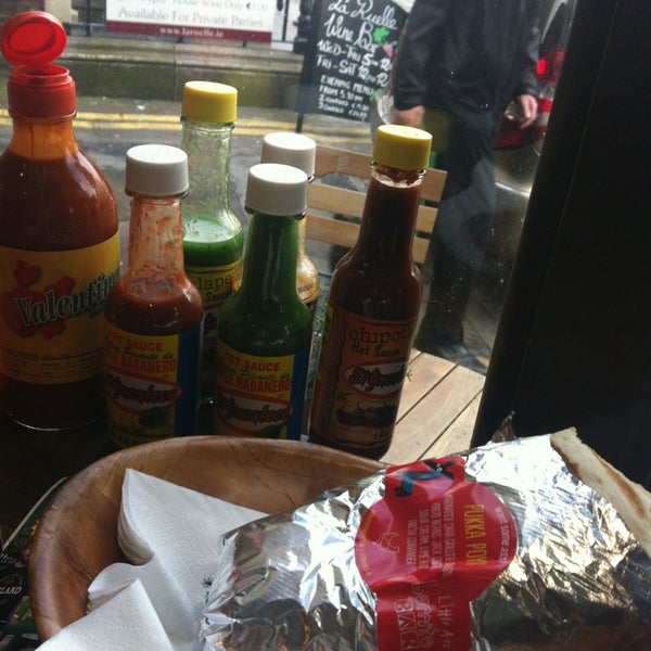 2/20/2013 tarihinde Bruna T.ziyaretçi tarafından Little Ass Burrito Bar'de çekilen fotoğraf
