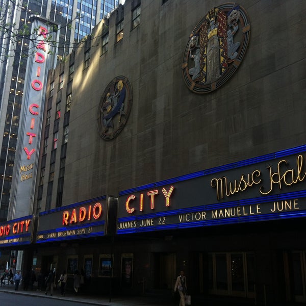 รูปภาพถ่ายที่ Radio City Music Hall โดย Cee A. เมื่อ 5/2/2013