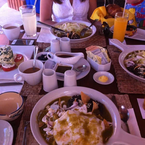 รูปภาพถ่ายที่ Mestizo&#39;s | Restaurante Mexicano Cancun | Cancun Mexican Restaurant โดย Eloiza S. เมื่อ 2/16/2014
