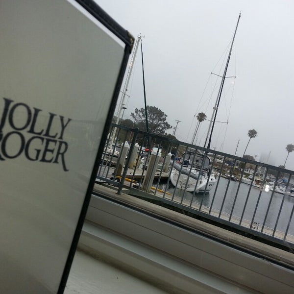 รูปภาพถ่ายที่ Jolly Roger Restaurants โดย Coty G. เมื่อ 8/25/2013