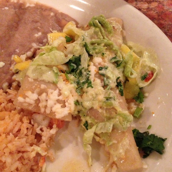 Das Foto wurde bei Los Barrios Mexican Restaurant von Carey C. am 1/1/2013 aufgenommen