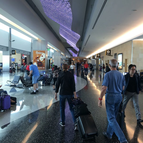 7/20/2016 tarihinde Randy L.ziyaretçi tarafından San Diego Uluslararası Havalimanı (SAN)'de çekilen fotoğraf