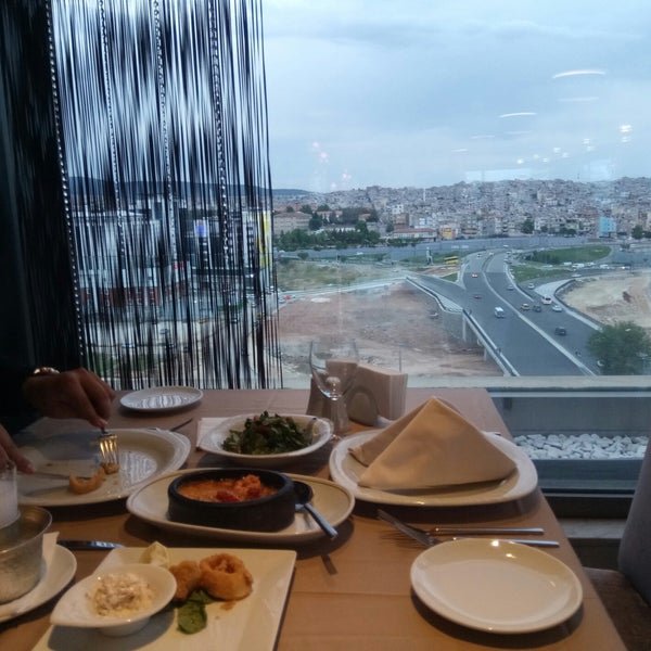 Foto diambil di Safir Restaurant oleh Aydın pada 5/11/2018