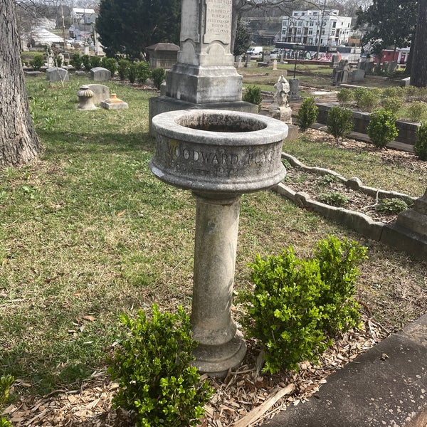 Снимок сделан в Oakland Cemetery пользователем ed p. 2/26/2023