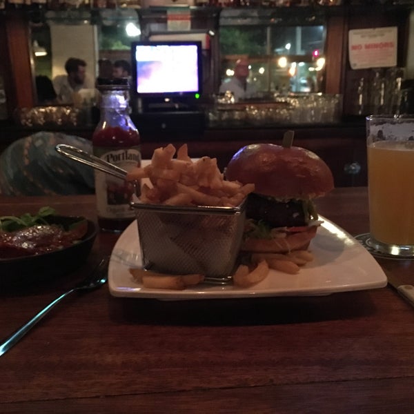 9/16/2018にБорис Г.が8oz Burger Barで撮った写真