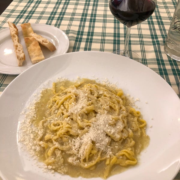 The fettuccine cacio e pepe was delicious! The Chianti pairs very well with everything. A great dining experience.