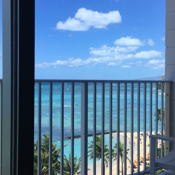 Foto scattata a Pacific Beach Hotel Waikiki da Mohammad A. il 8/12/2017