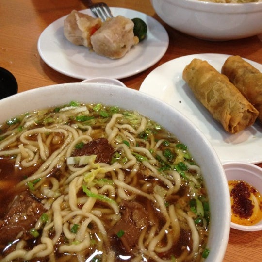 Jonas Pares Santa Cruz 4 tips from 87 visitors