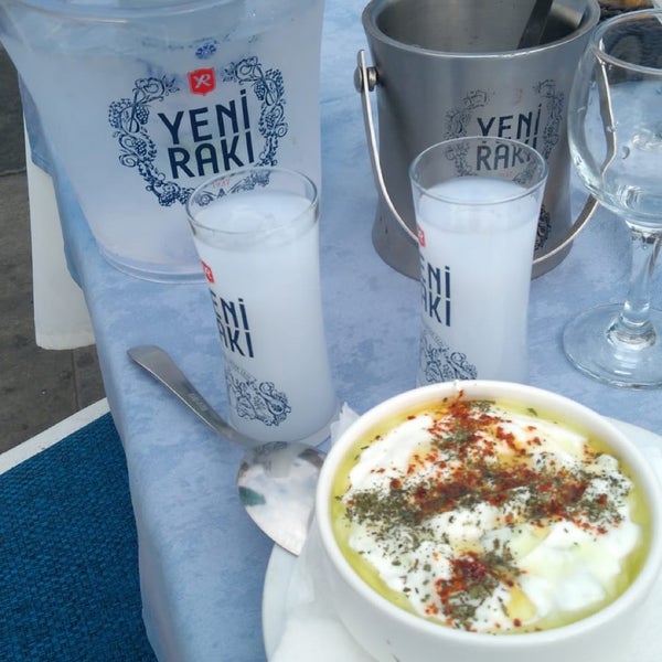 Снимок сделан в Çapari Restaurant пользователем Taner O. 9/19/2019