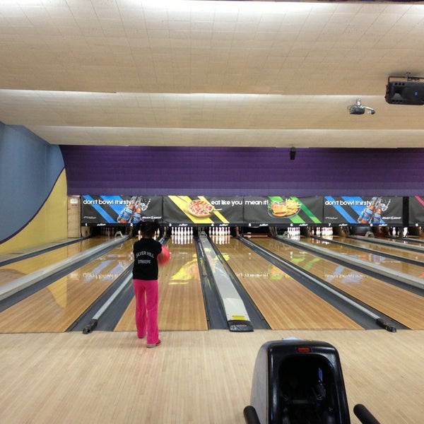 รูปภาพถ่ายที่ AMF Marlow Heights Lanes โดย Dare J. เมื่อ 4/6/2013