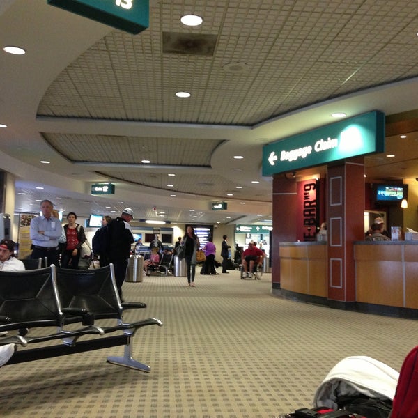 4/14/2013 tarihinde Dare J.ziyaretçi tarafından San Diego Uluslararası Havalimanı (SAN)'de çekilen fotoğraf