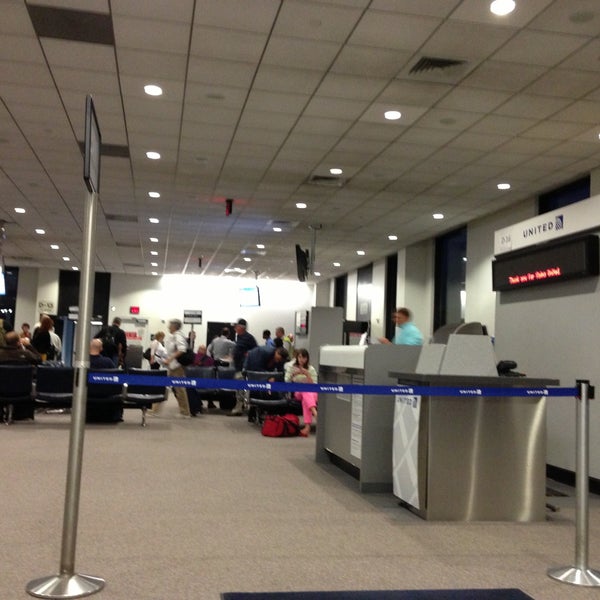 Foto tirada no(a) Baltimore/Washington International Thurgood Marshall Airport (BWI) por Dare J. em 4/11/2013