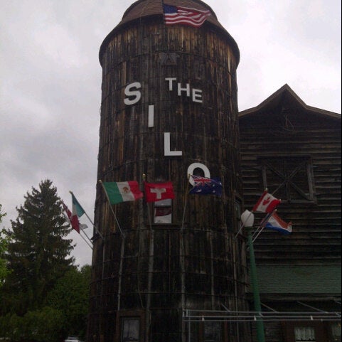 Photo taken at The Silo Restaurant and Country Store by Frank F. on 5/13/2013