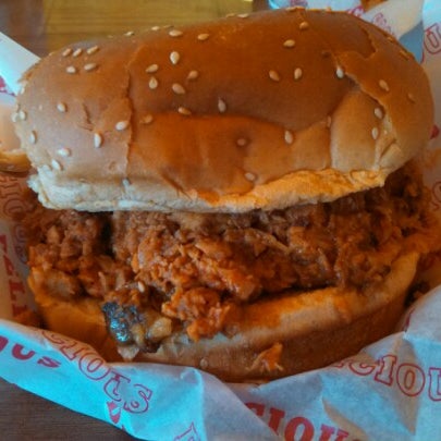 1/12/2013 tarihinde Toriziyaretçi tarafından Carytown Burgers &amp; Fries'de çekilen fotoğraf