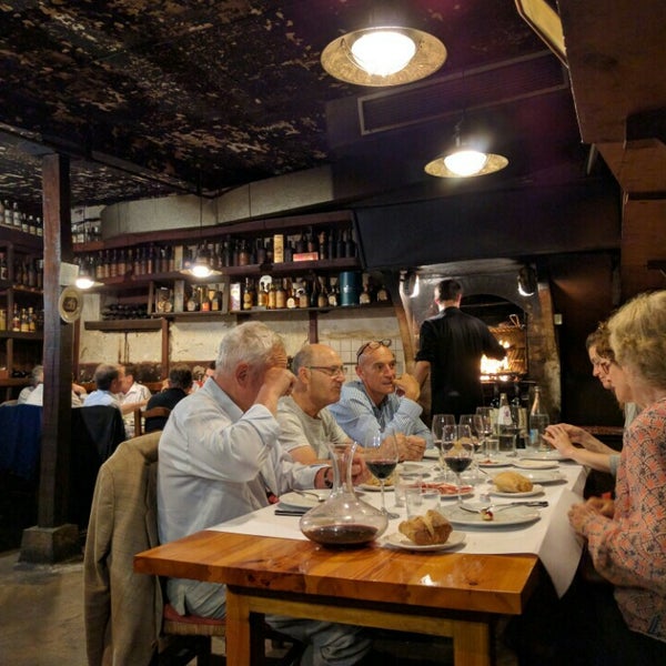 Foto diambil di Restaurante Casa Julián de Tolosa oleh Reg L. pada 6/6/2016