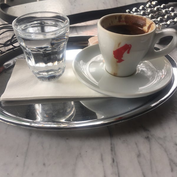 Foto tirada no(a) Page Cafe &amp; Gallery por Pınar (. em 3/28/2018