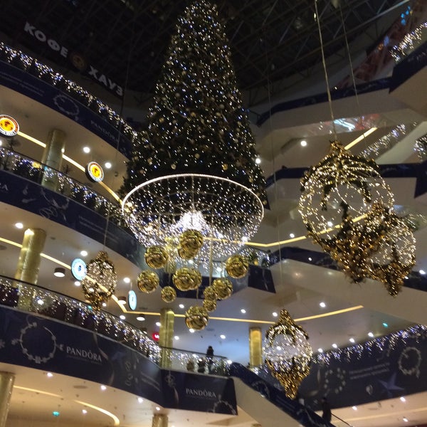 12/18/2014 tarihinde Дмитрий С.ziyaretçi tarafından Galeria Shopping Mall'de çekilen fotoğraf