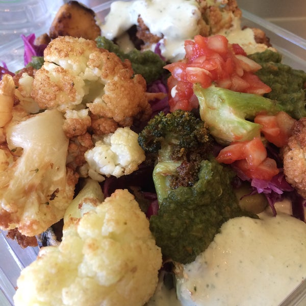 Photo taken at Maoz Vegetarian by Sarah L. on 8/17/2016