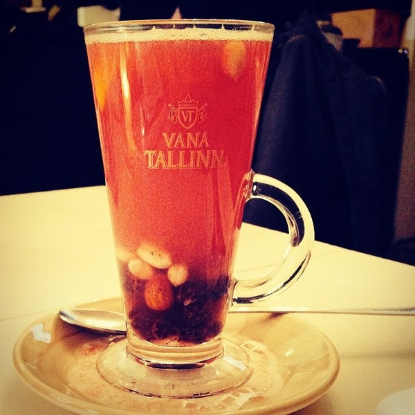 Foto diambil di Vennad Restaurant-café oleh Marina pada 2/9/2014