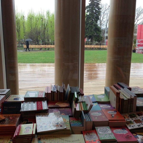 5/4/2013에 Nikita T.님이 Книжный магазин музея «Гараж»에서 찍은 사진
