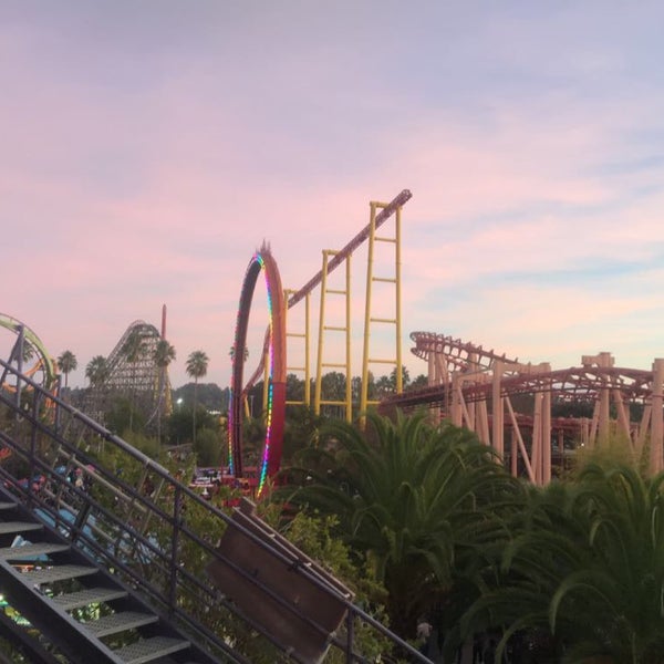 Photo taken at Six Flags Discovery Kingdom by Yazeed on 10/20/2019
