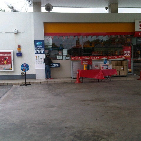 12/25/2012 tarihinde Hafzan M.ziyaretçi tarafından Shell'de çekilen fotoğraf