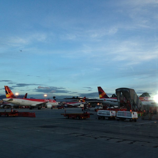 6/4/2013에 Jorge Eduardo M.님이 Aeropuerto Internacional El Dorado (BOG)에서 찍은 사진