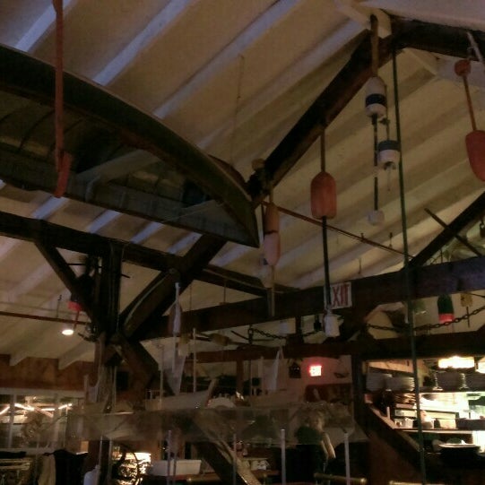 Foto tirada no(a) Mine Oyster Restaurant &amp; Raw Bar por Manny O. em 5/25/2015
