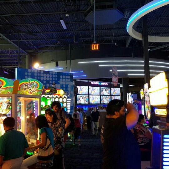 Photo taken at Dave &amp; Buster&#39;s by Manny O. on 7/28/2015