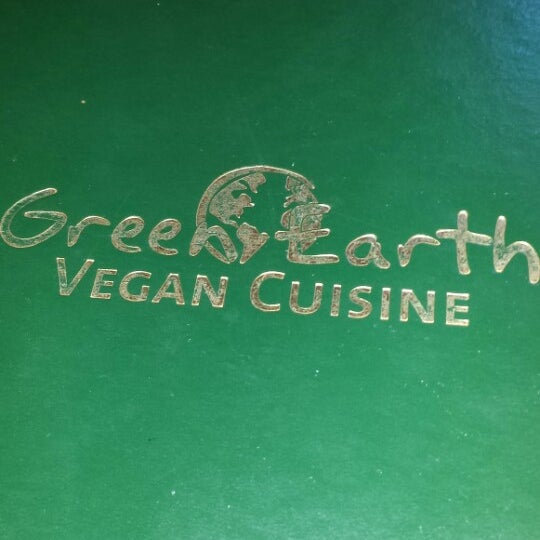 8/23/2013에 Jade K.님이 Green Earth Vegan Cuisine에서 찍은 사진