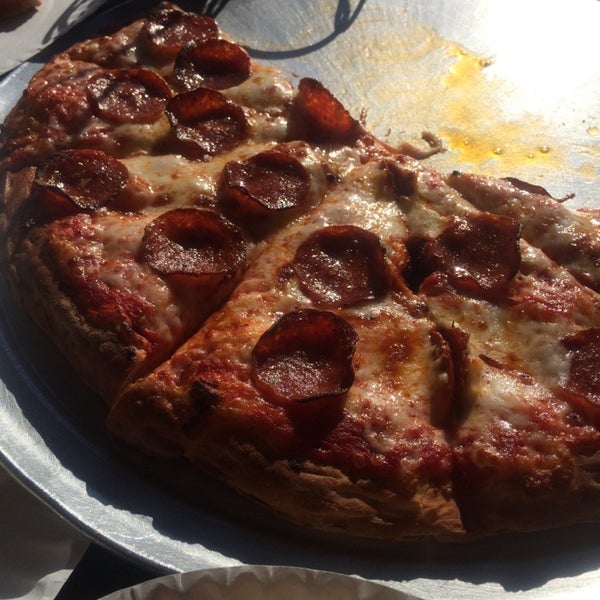 7/18/2014에 Janelle B.님이 Deli News Pizza에서 찍은 사진