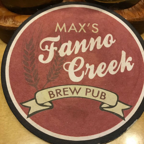 Foto diambil di Max&#39;s Fanno Creek Brew Pub oleh Dene G. pada 9/23/2017