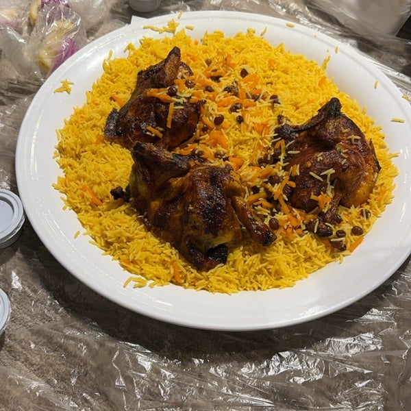 Photo taken at مطعم الحمراء البخاري by Meshari S. on 3/18/2024