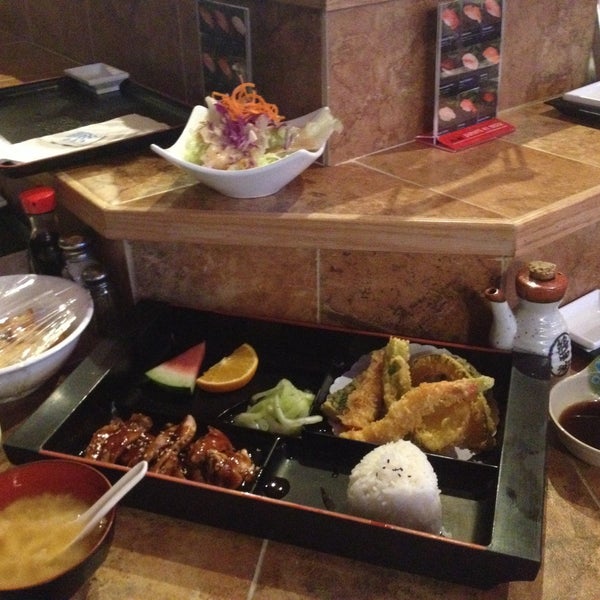 Photo taken at Saku Saki Japanese Restaurant by Dottie on 2/12/2015