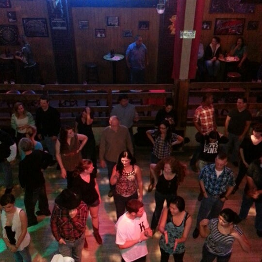รูปภาพถ่ายที่ In Cahoots Dance Hall &amp; Saloon โดย Ski R. เมื่อ 2/11/2013