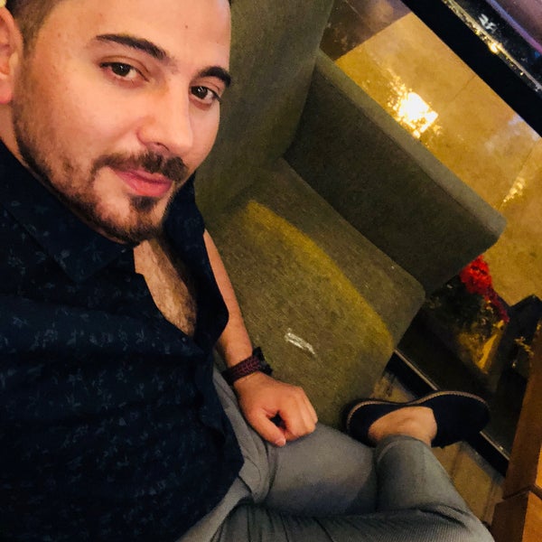 Photo prise au Dubai Cafe Lounge Shisha par BY Sait BİRİCİK 👑 le6/27/2018