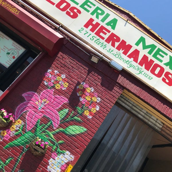 Снимок сделан в Tortilleria Mexicana Los Hermanos пользователем Alex F. 6/18/2018