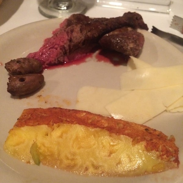 Photo prise au Angus Grill Brazilian Steakhouse par Jimmy D. le12/1/2014