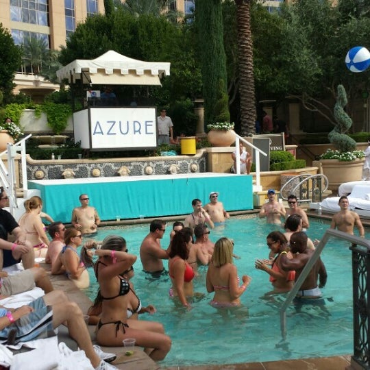 Foto tomada en Azure Luxury Pool (Palazzo)  por Crystal el 9/12/2015
