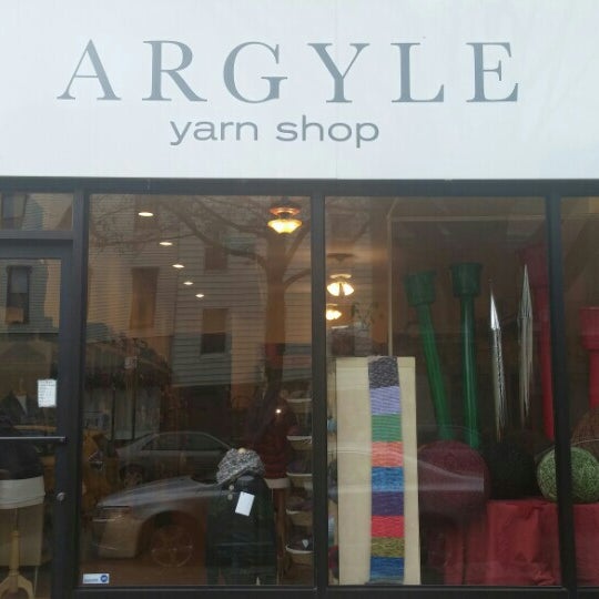 Foto tirada no(a) Argyle Yarn Shop por Tahirra E. em 1/8/2016