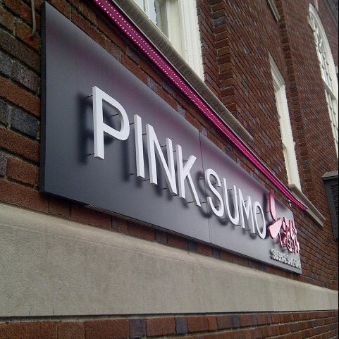 3/6/2013にAmelia H.がPink Sumo Sushi &amp; Sake Caféで撮った写真