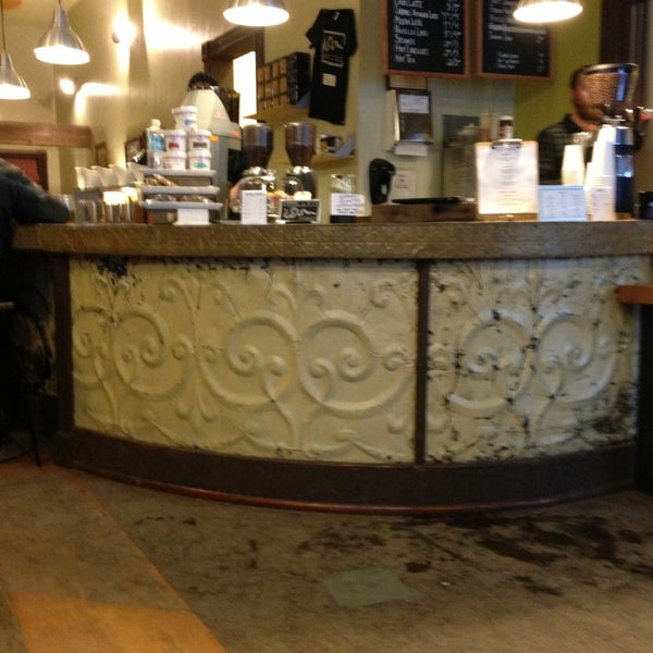 1/29/2013 tarihinde Payton H.ziyaretçi tarafından Alabaster Coffee Roaster &amp; Tea Co.'de çekilen fotoğraf