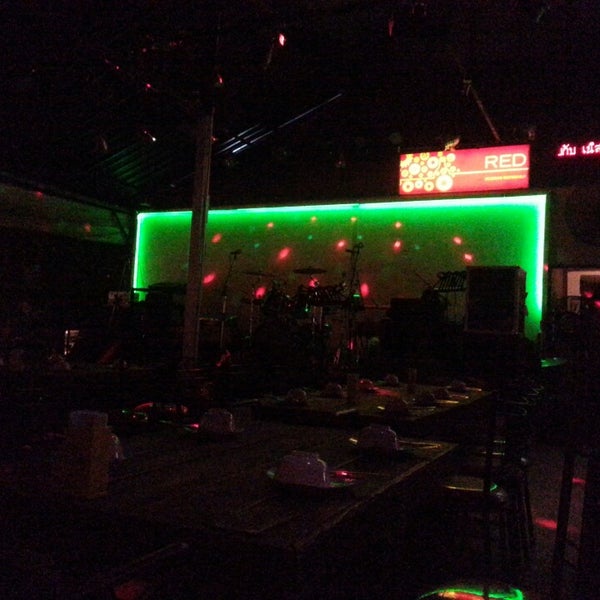 Inside park. Apple park в купертино, штат калифорния,. Inside park. Люди отдыхают в парке. Грибок парк поинт на вднх.