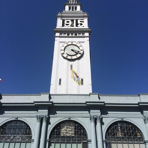 Foto scattata a Ferry Building Marketplace da Jenny K. il 7/20/2015
