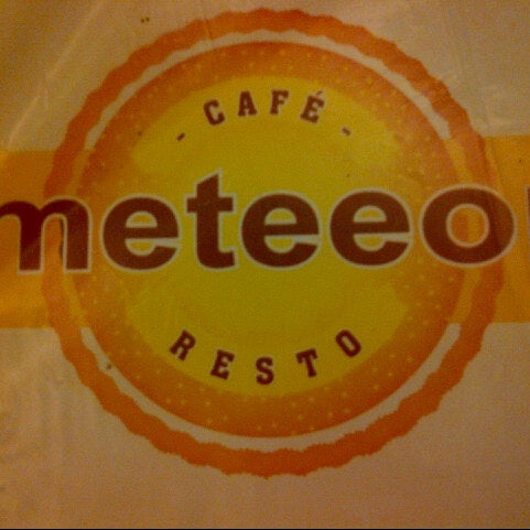 Photo prise au Meteeor Cafe &amp; Resto par Chaterina V. le7/11/2013