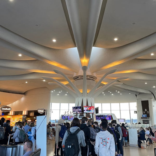3/25/2022에 Talal A.님이 로널드 레이건 워싱턴 내셔널 공항 (DCA)에서 찍은 사진