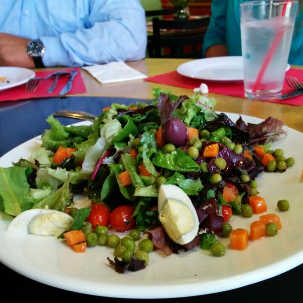 Photo taken at Isabella&#39;s Restaurant by Stanley C. on 6/14/2014