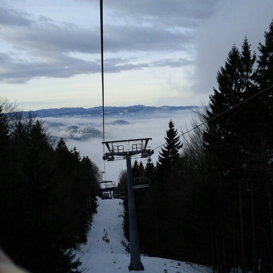 Снимок сделан в Ski Center Cerkno пользователем Gasper K. 12/23/2012