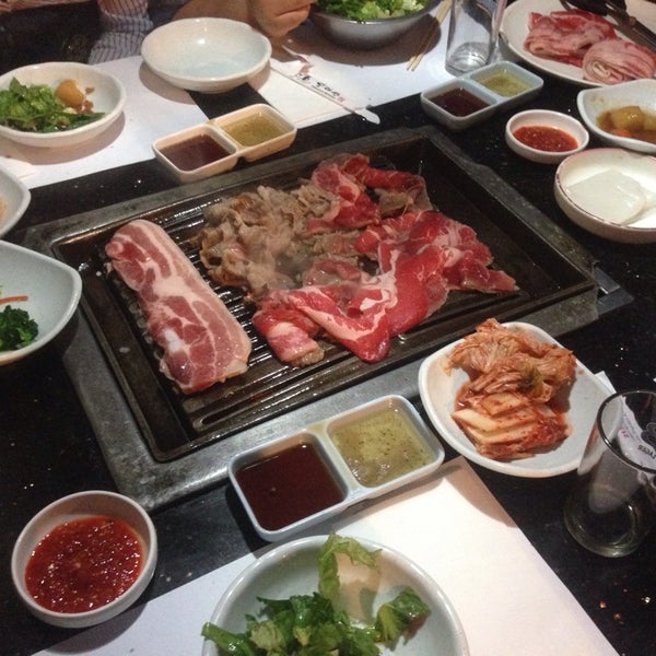 Foto tirada no(a) O Dae San Korean BBQ por Isabella J. em 5/28/2014